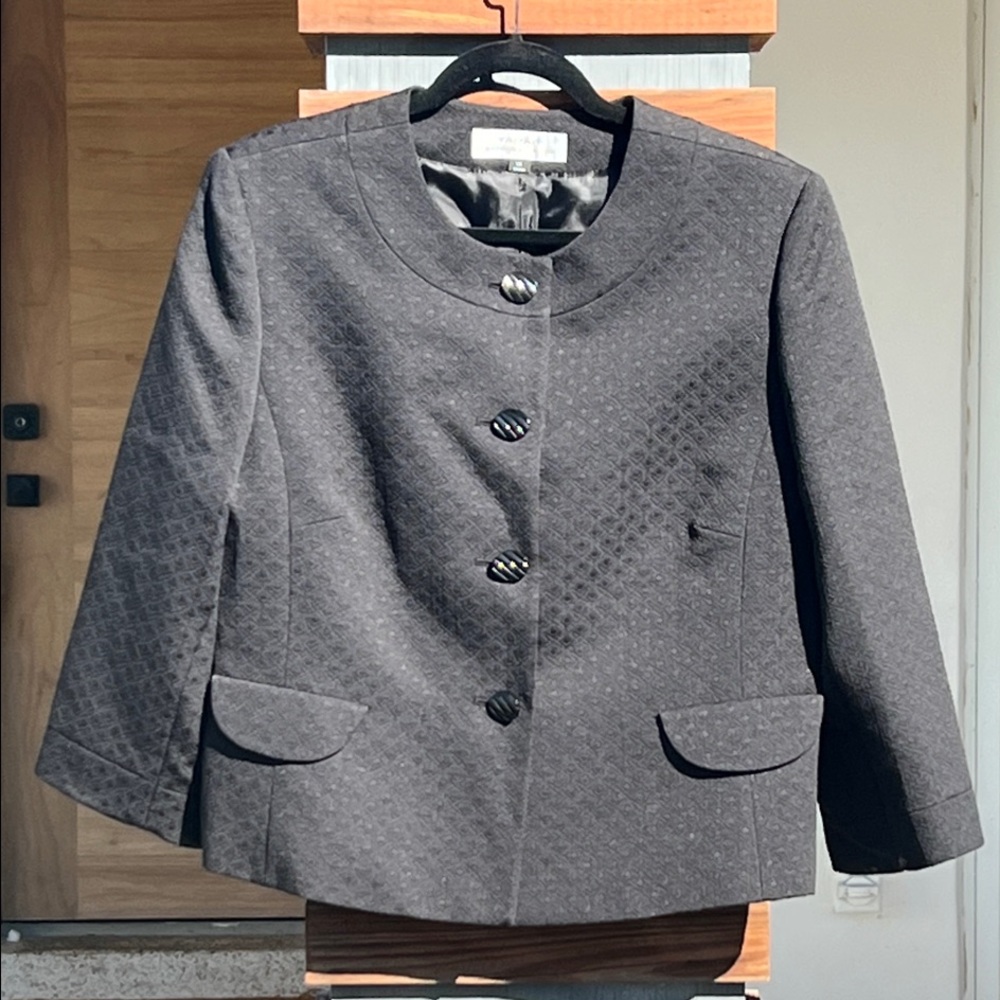 Elegant Women's Black Blazer